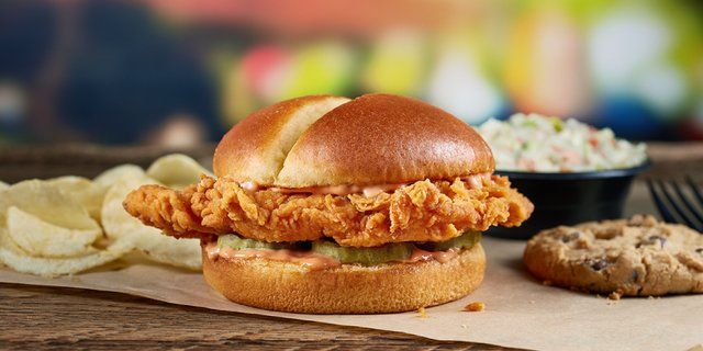 Zaxby’s®  Signature Sandwich (820 Cal)