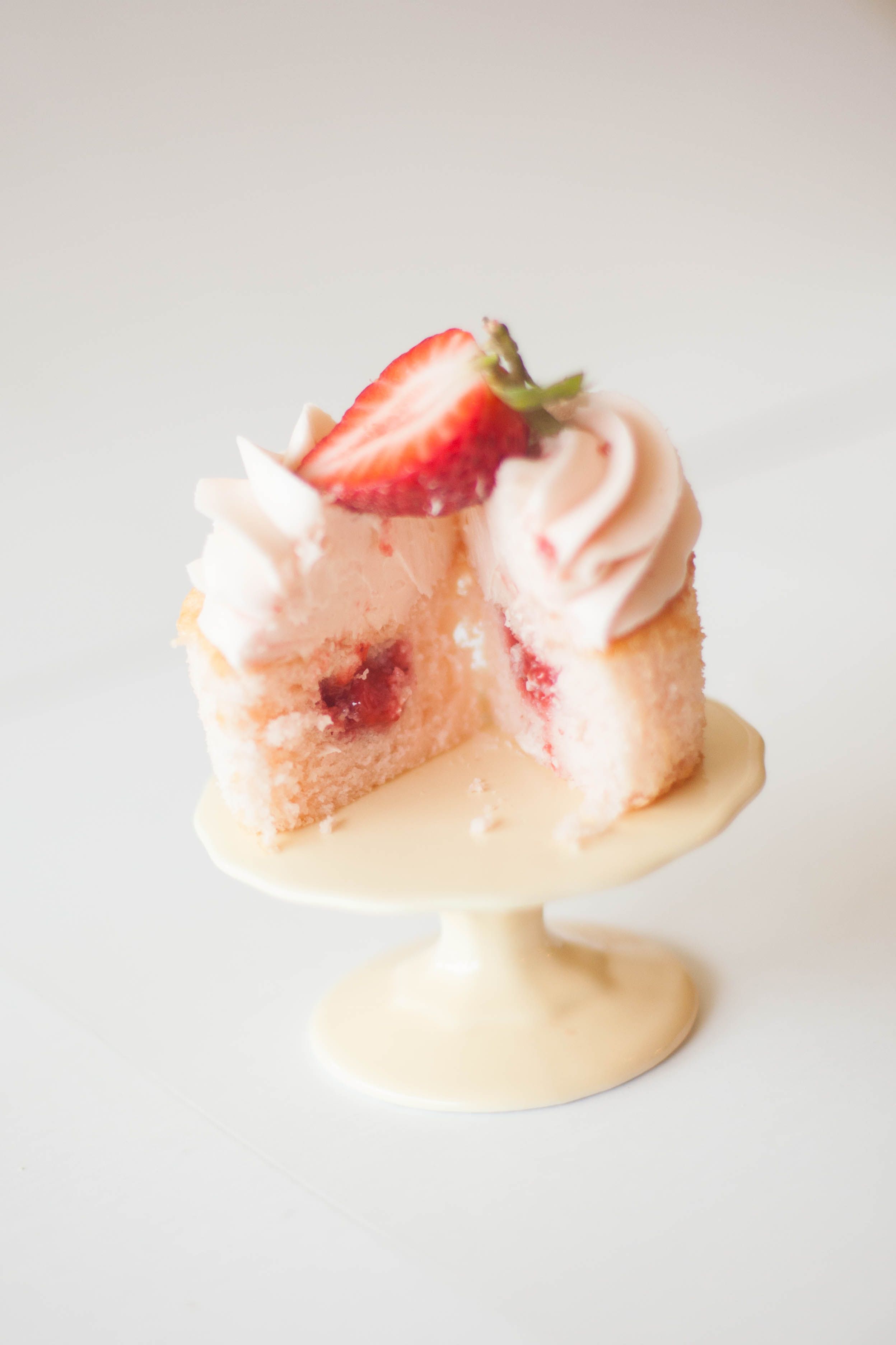 Vegan Strawberry Champagne Cupcake (Valentines)